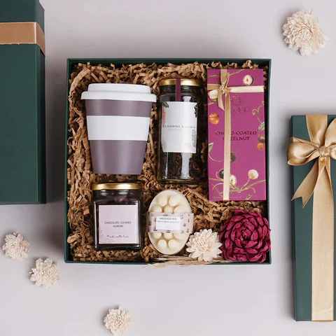 Christmas Gift Hampers for Corporate Clients: Professional Yet Personal
