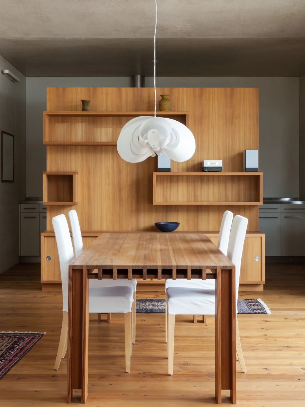 What Size Dining Table Suits Your Living Space?